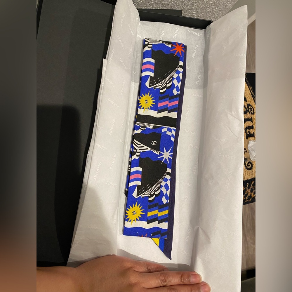 SALE❗️New Authentic Chanel Bandeau scarf